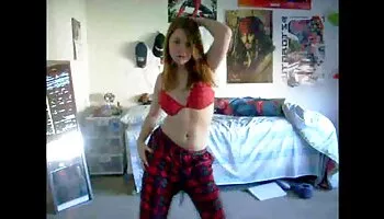 Sexy petite babe chupa y monta una videos pornos gratis gran polla