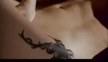 La flaca Uma Jolie folla duro xxx tio en la cama