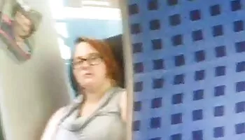 Cuando la abuela está falda xxx sola le encanta jugar consigo misma