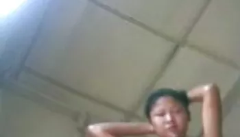 Adolescente frota su coño cojiendo con mi hija con pokemon