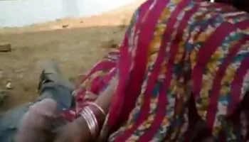 Ella obtiene su coño jodido montando la polla xxx masturbación de su compañero
