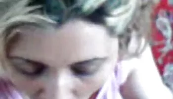 Rubia en solitario se mete los dedos en la cama en vivo xxx