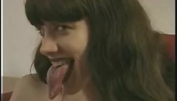 Ella consiguió que su coño lamiera el dedo y se la follara prima xxx su novio
