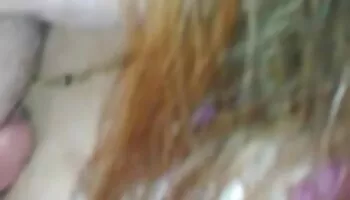 VR BANGERS Dos hermosas pelirrojas jugando en la cama xxx con animales