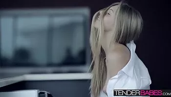 INGERIDO xxxmaduras Emma Starletto se deja follar la garganta