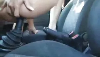 A esta traviesa ama de casa le encanta morritastube jugar con su coño