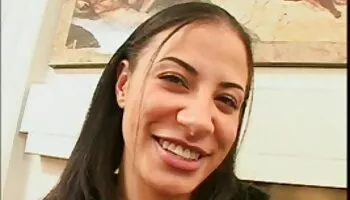Transexual culitosxxx Nina Lawless se folla a la mujer Alina Long